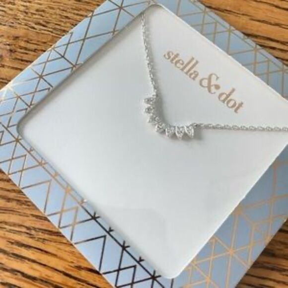 stella &βdot ~ dainty aurora necklace silver ~ delicate petals & rhinestones - Picture 4 of 4